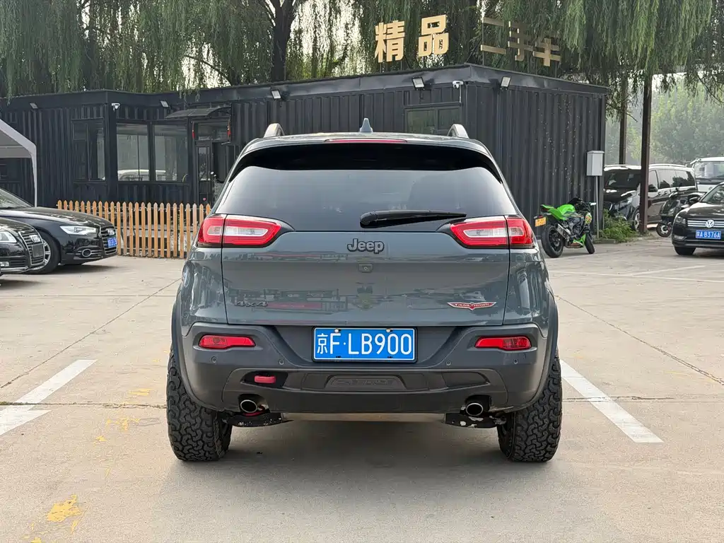 Jeep Cherokee (Import) — миниатюра 8
