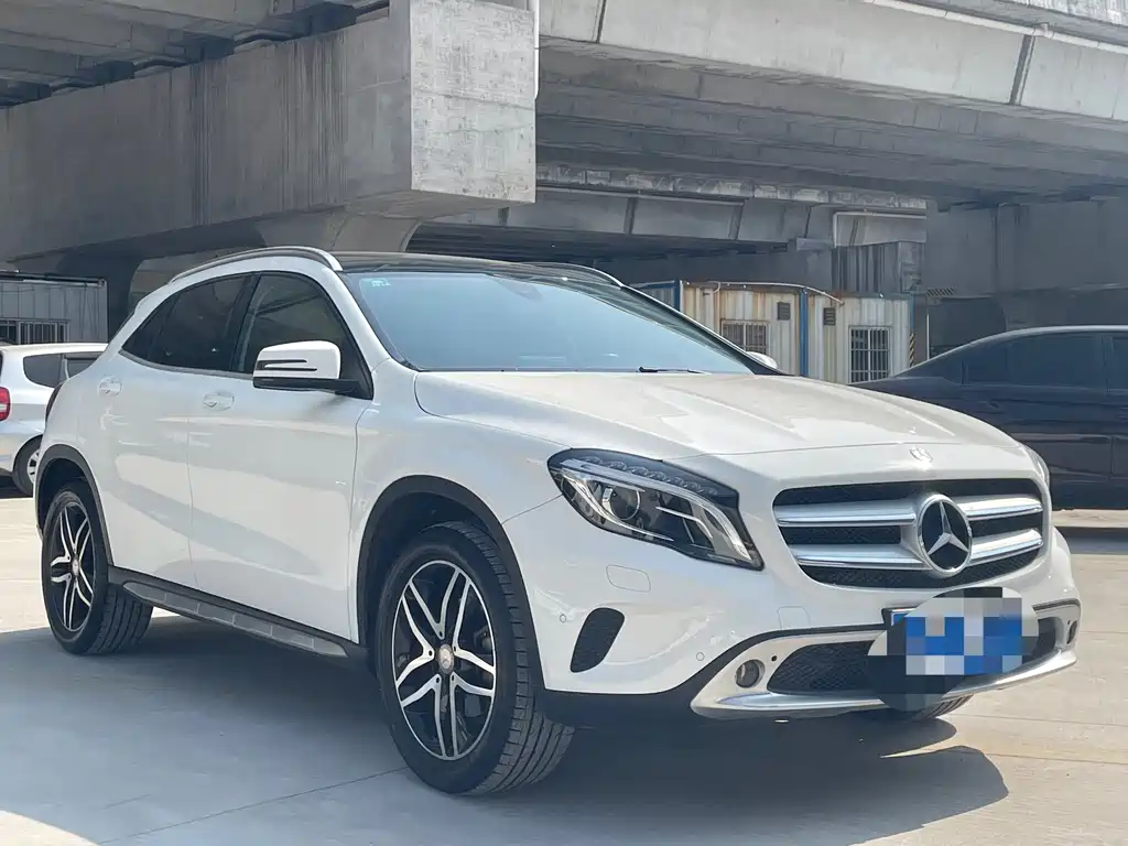MERCEDES-BENZ GLA