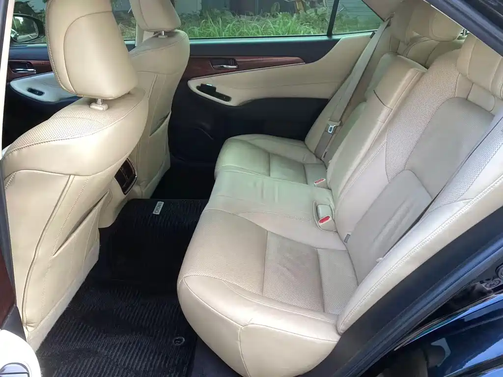 Toyota Crown — миниатюра 10
