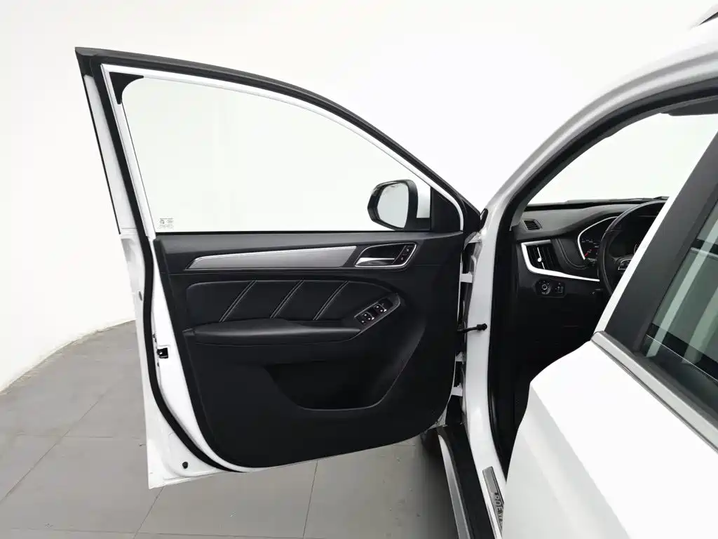 Roewe RX5 — миниатюра 8