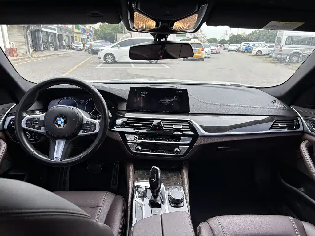 BMW 5 Series — миниатюра 10