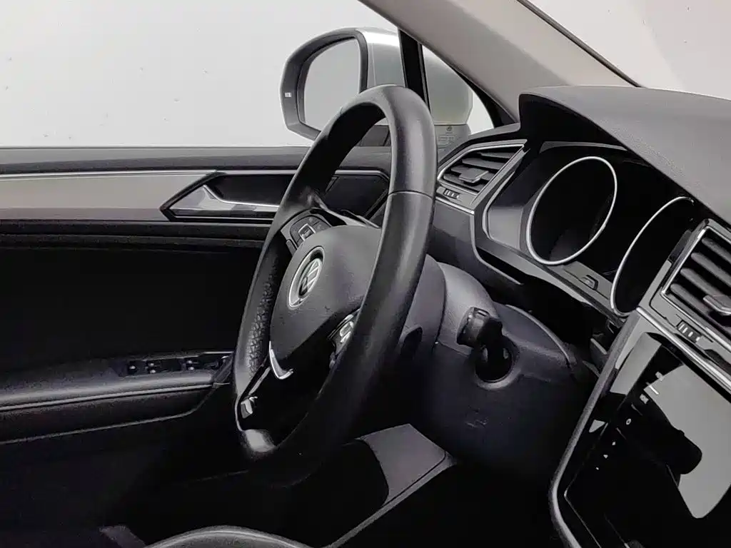 Volkswagen Tiguan L — миниатюра 22