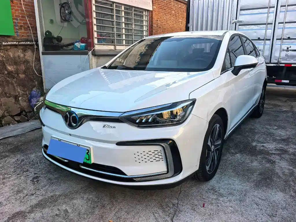 BAIC EU5