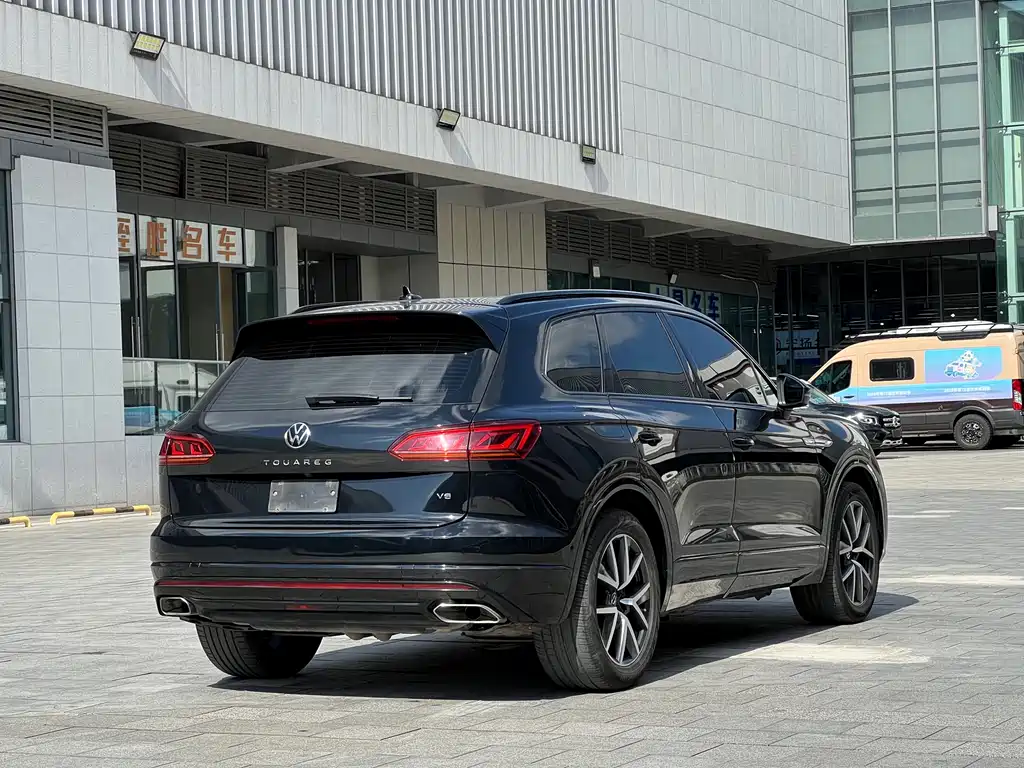 VOLKSWAGEN TOUAREG