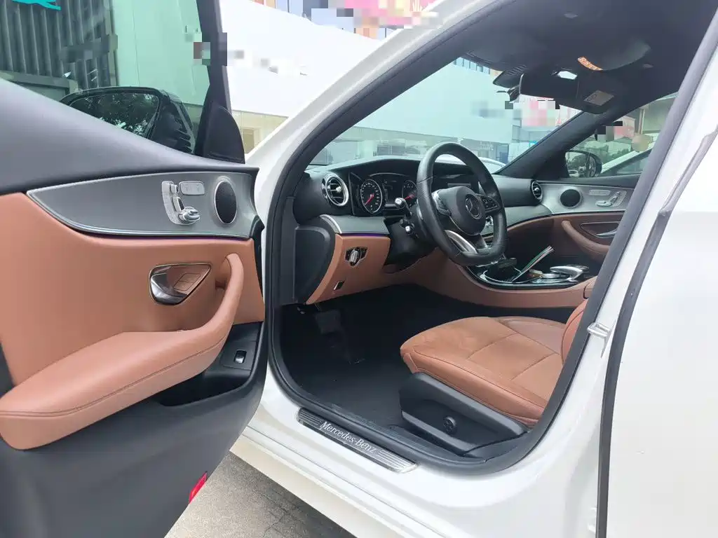 Mercedes-Benz E-Class — миниатюра 14