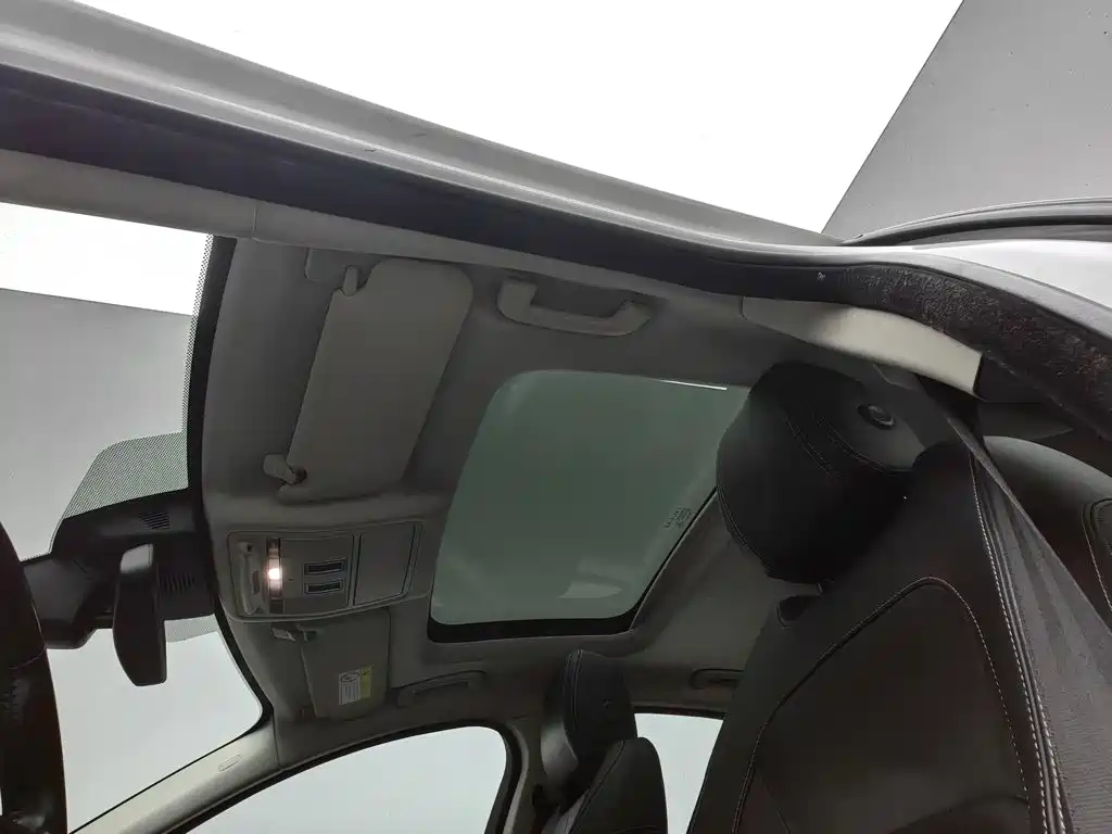Jaguar XE — миниатюра 14