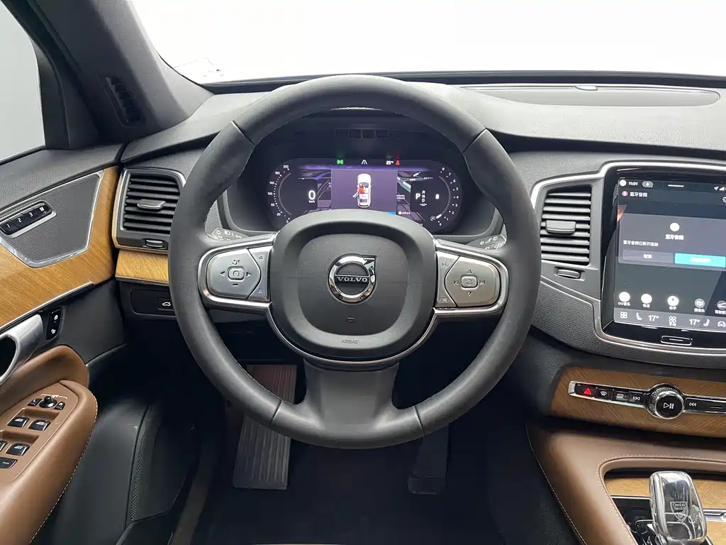 Volvo XC90 2023 B5 Luxury 5 мест