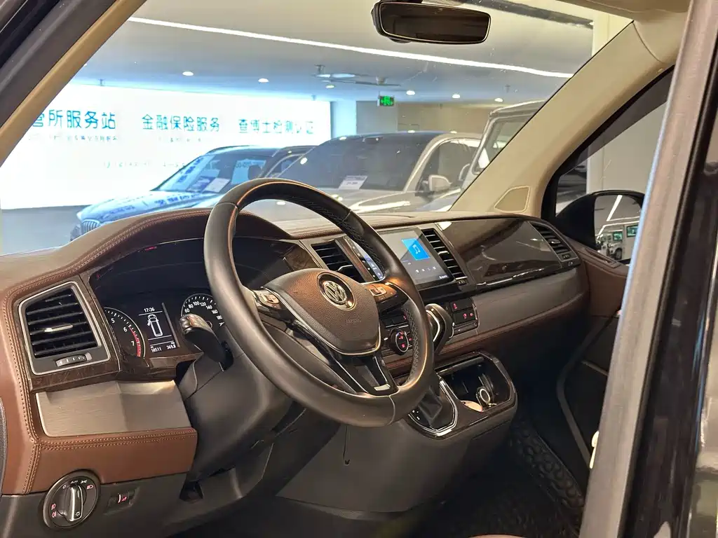 Volkswagen Caravelle — миниатюра 9