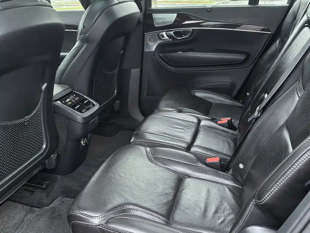 Volvo XC90 — миниатюра 12