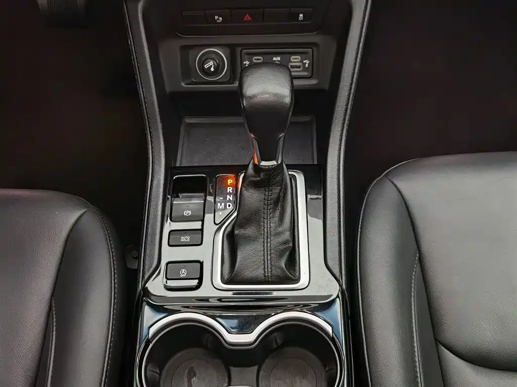 Jeep Commander — миниатюра 13