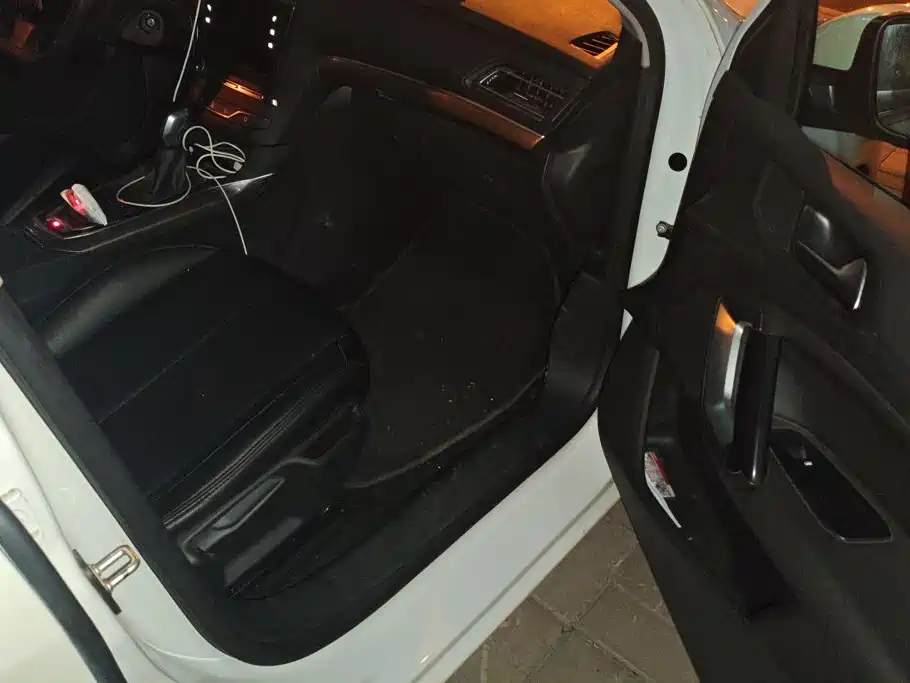 Peugeot 408 — миниатюра 8