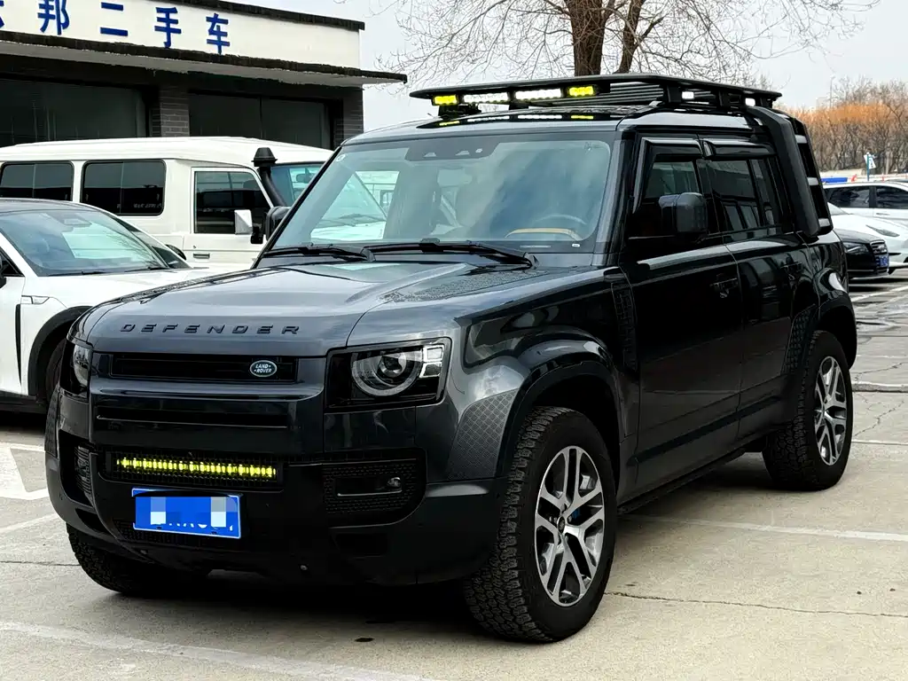 Land Rover Defender 2024