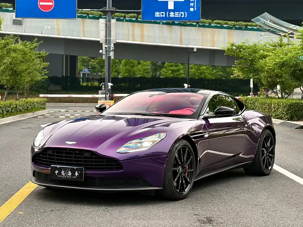 Купить Aston Martin DB11