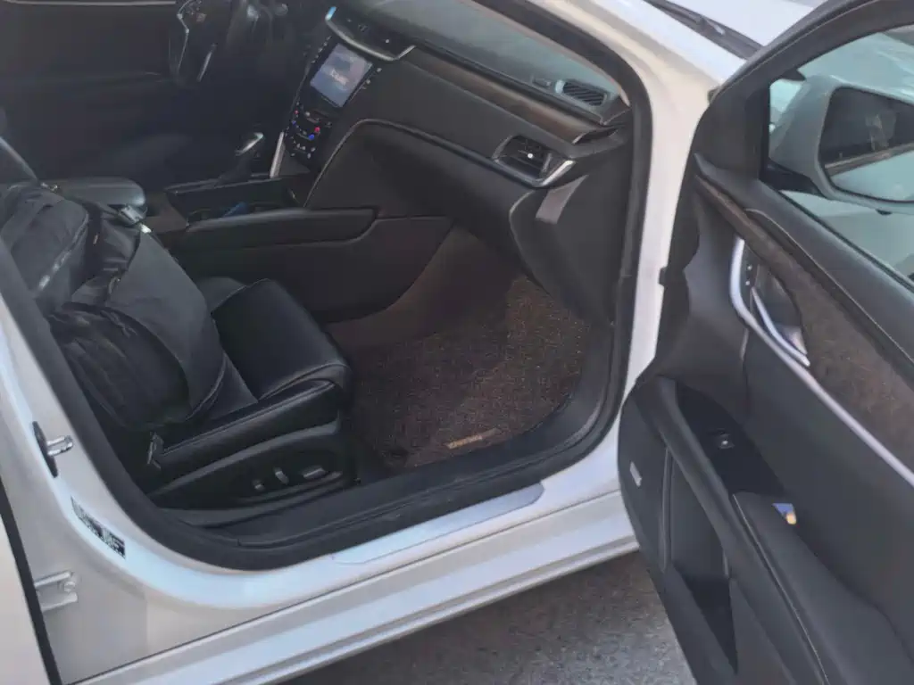 Cadillac XTS — миниатюра 5