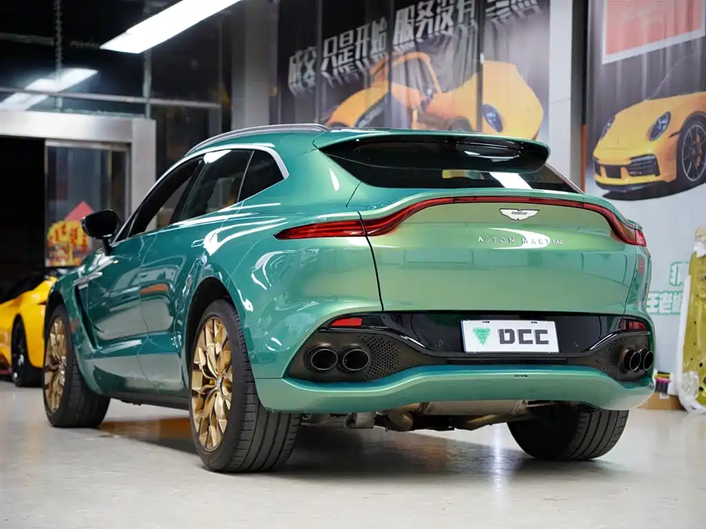 Aston Martin DBX 2023 3.0T STRAIGHT-SIX