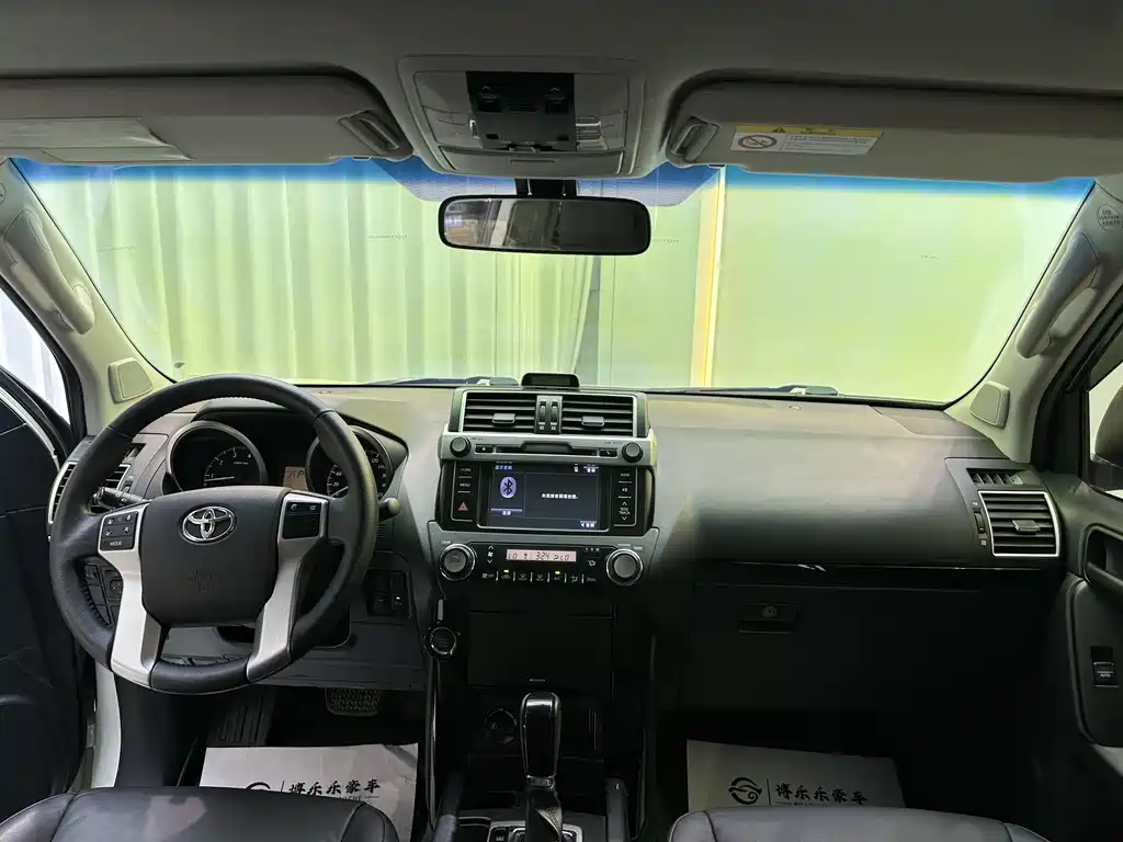 Toyota Land Cruiser Prado 2016 2.7L AT Standard