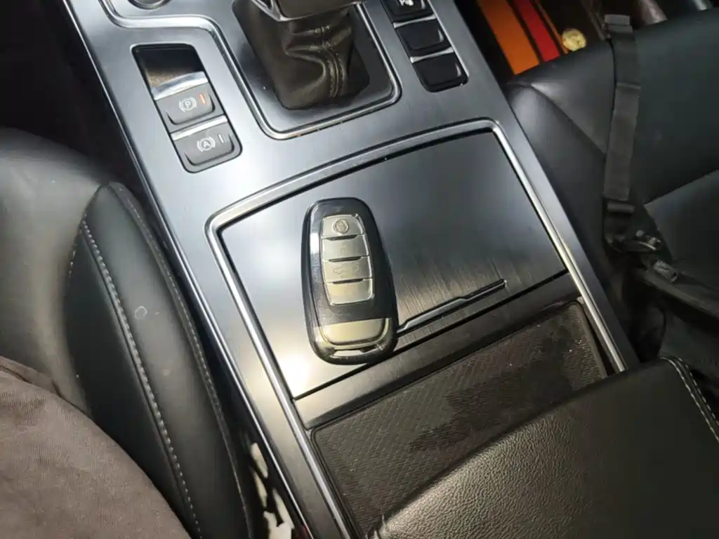 Hongqi Hongqi H5 — миниатюра 9