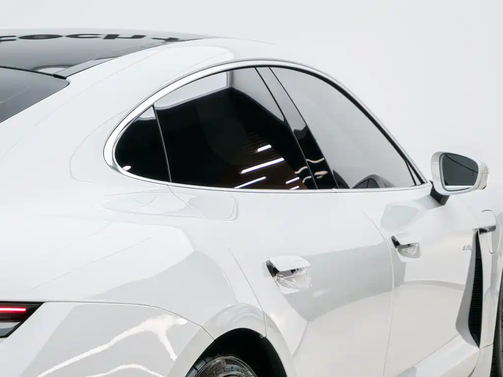 Porsche Taycan 2019 Taycan Turbo