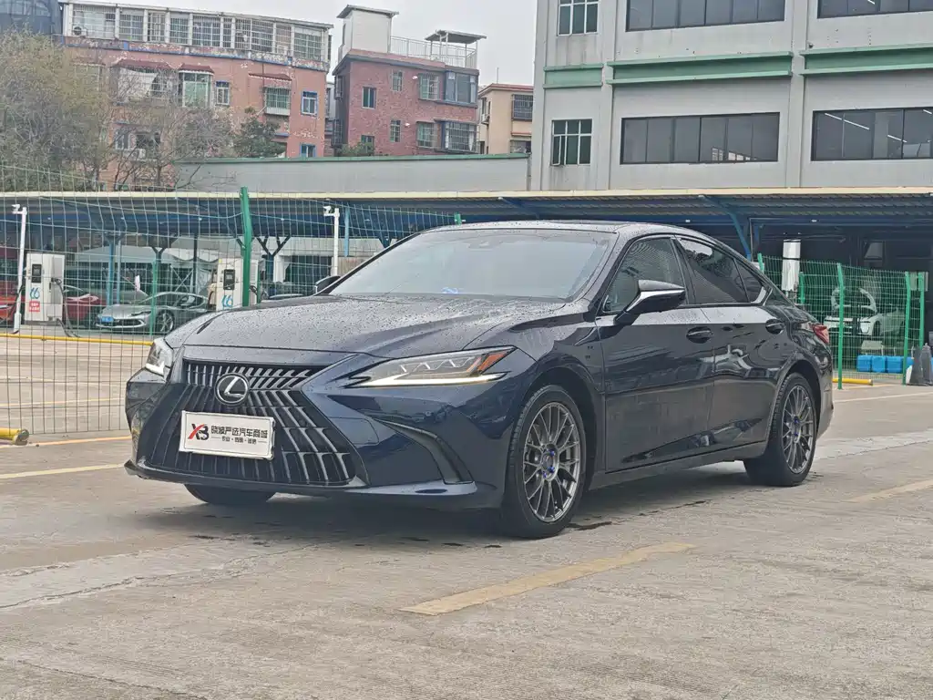 Lexus ES 2022