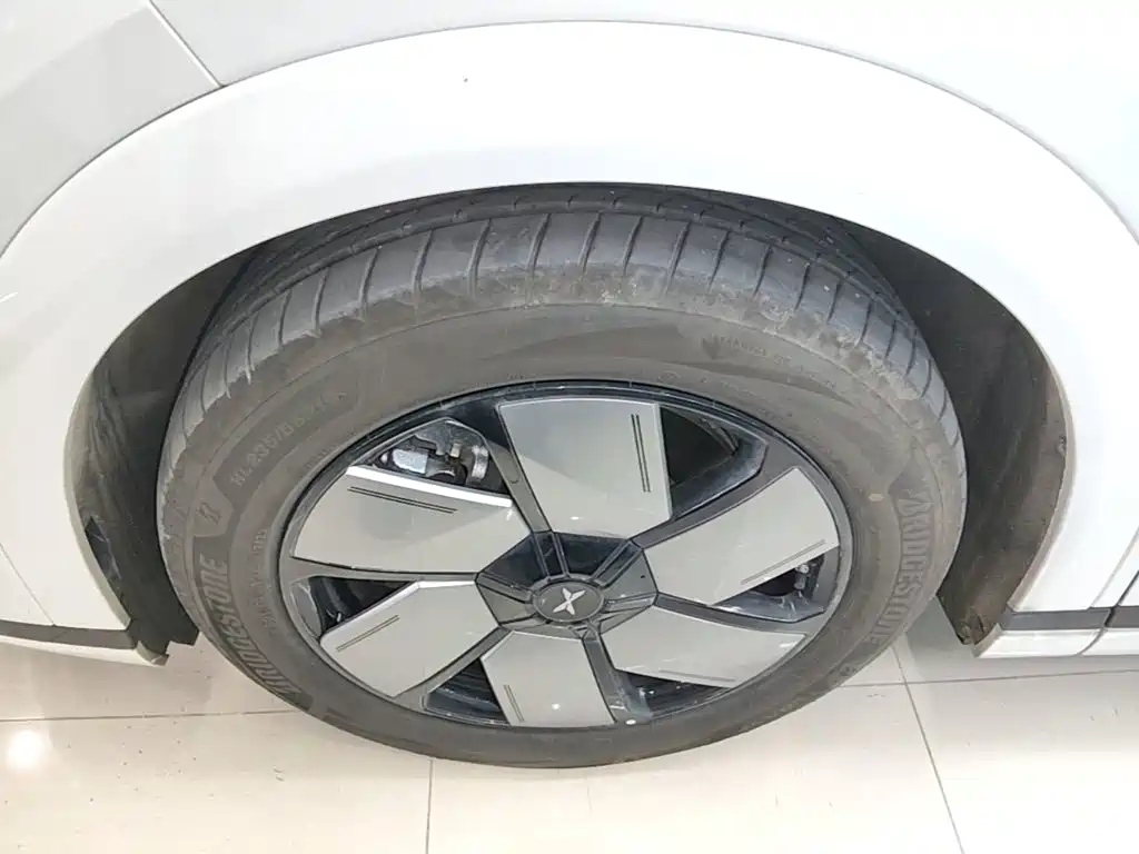 XPeng X9 — миниатюра 23