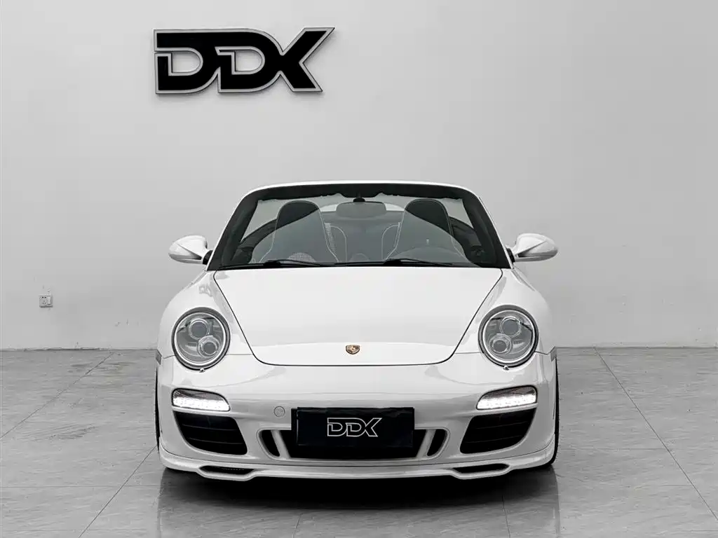 Porsche 911 2011 Carrera 4 GTS 3.8L