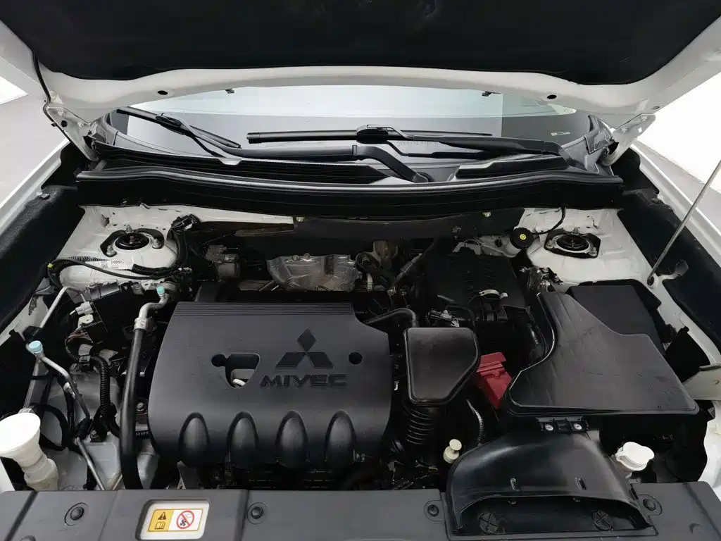 Mitsubishi Outlander — миниатюра 6