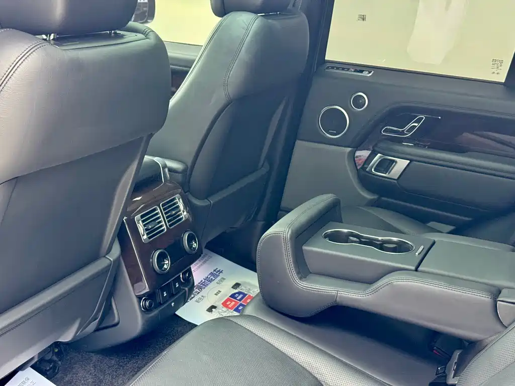 Land Rover Range Rover — миниатюра 18