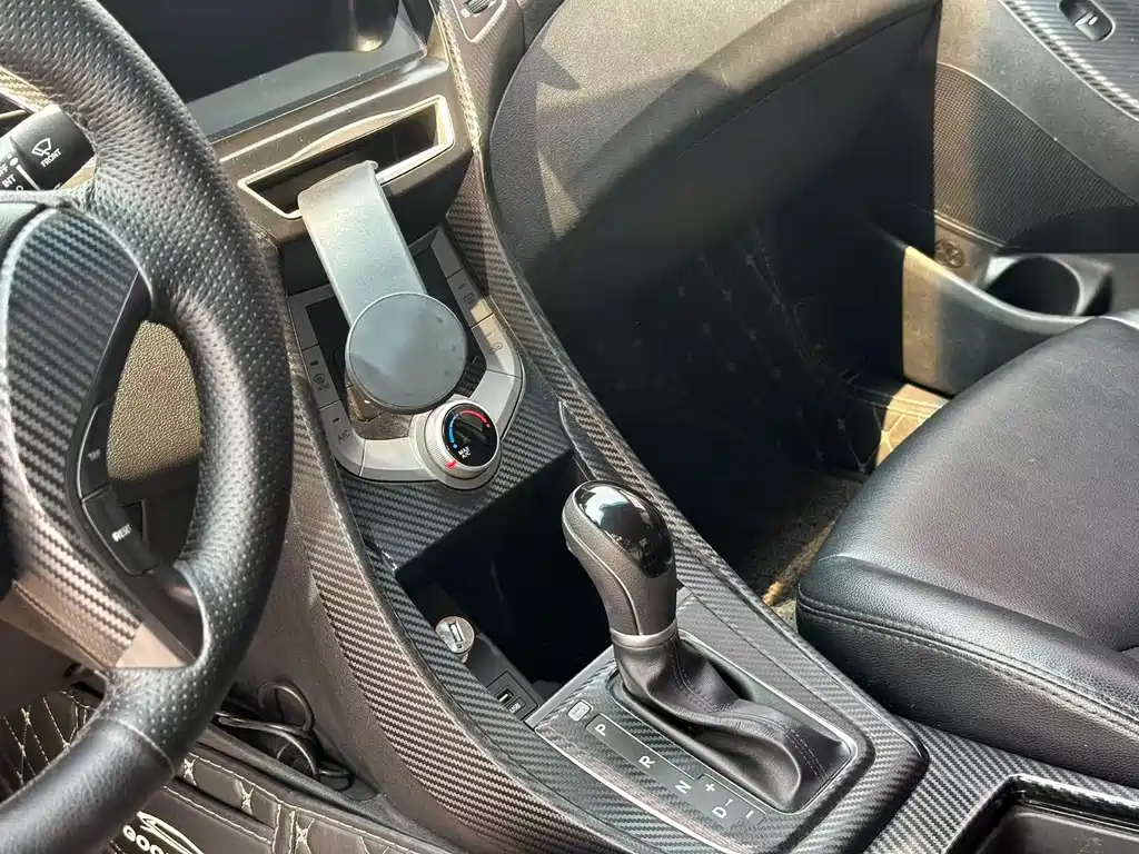 Hyundai Elantra 2016 1.6L AT