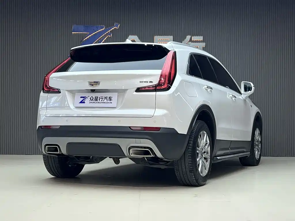 CADILLAC XT4