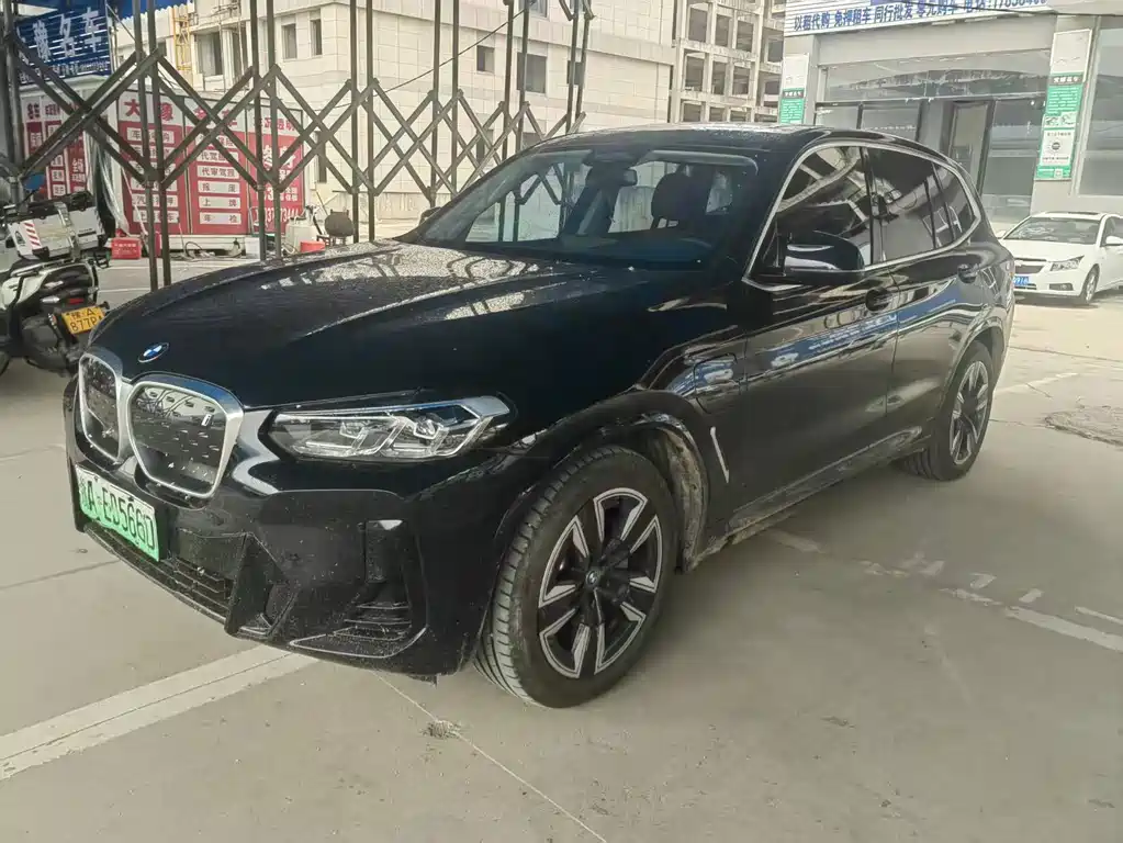 BMW iX3 2025