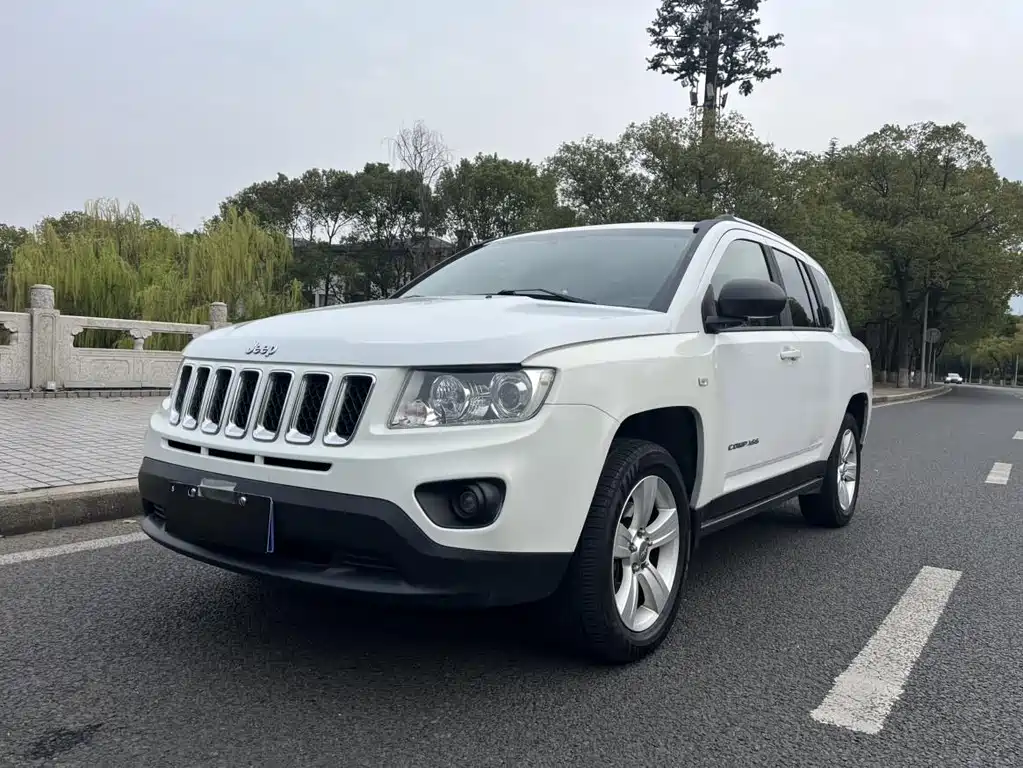 Jeep Compass (Import) 2012