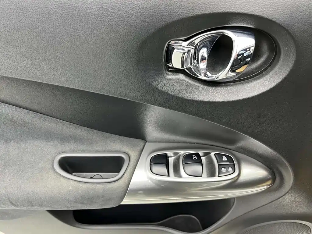 Infiniti ESQ — миниатюра 4