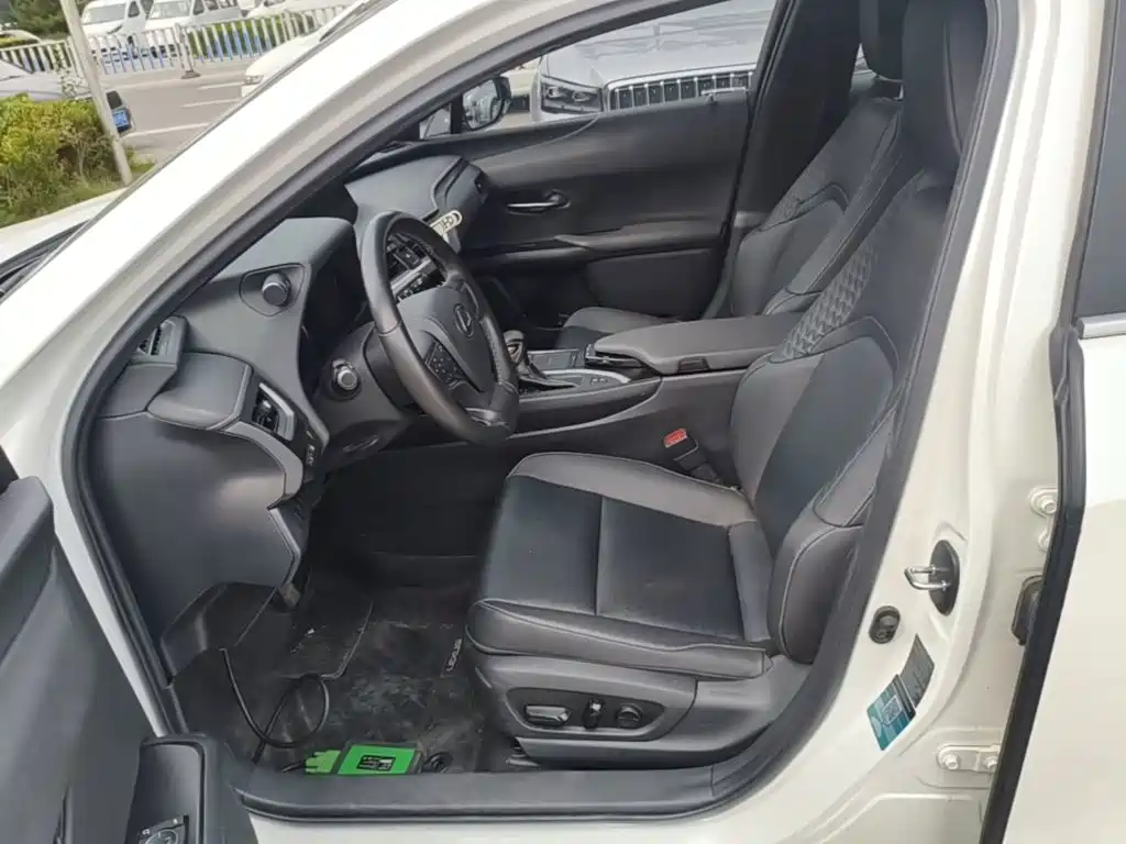 Lexus UX — миниатюра 15