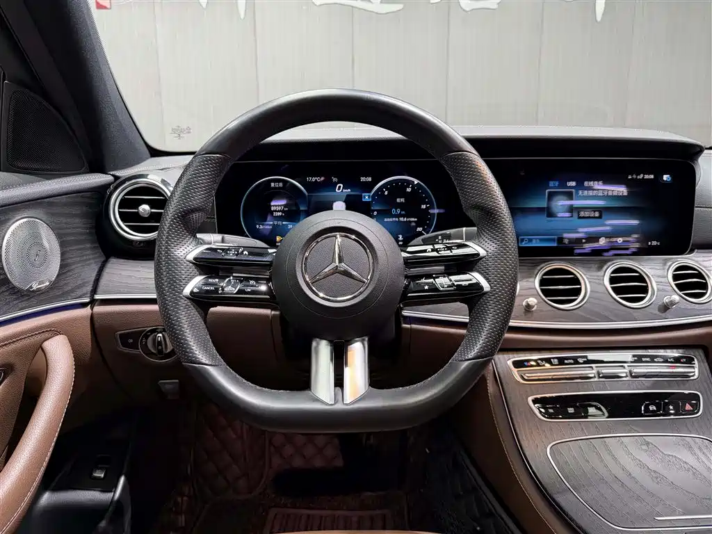 Mercedes-Benz E-Class — миниатюра 5