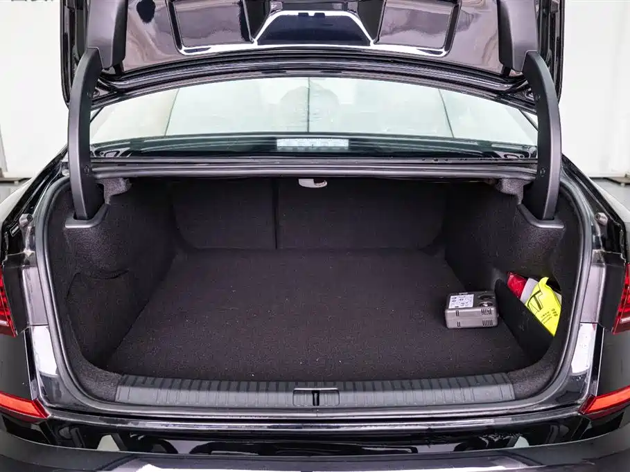 Volkswagen Passat 2025 430PHEV