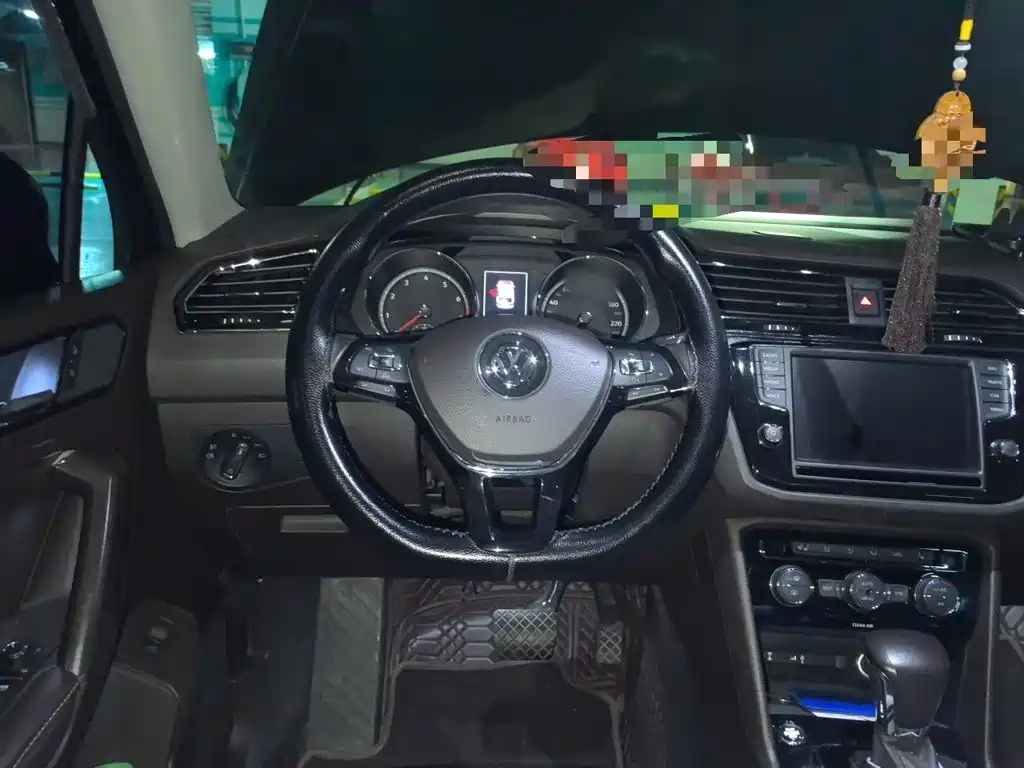 Volkswagen Tiguan L — миниатюра 3
