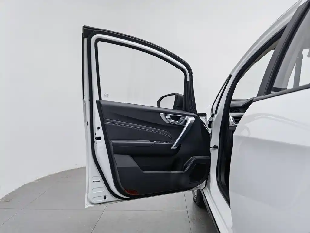 Geely Vision X3 — миниатюра 8
