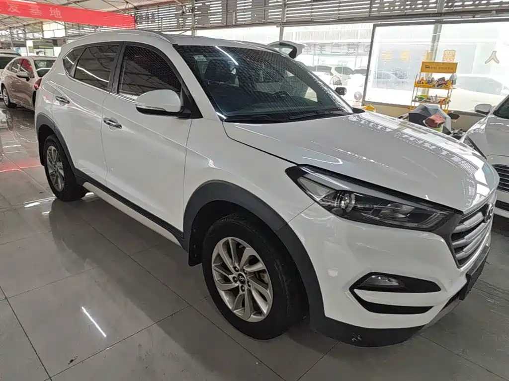 Hyundai Tucson 2015 2.0L AT