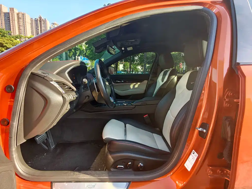 Cadillac CT5 2022 28T