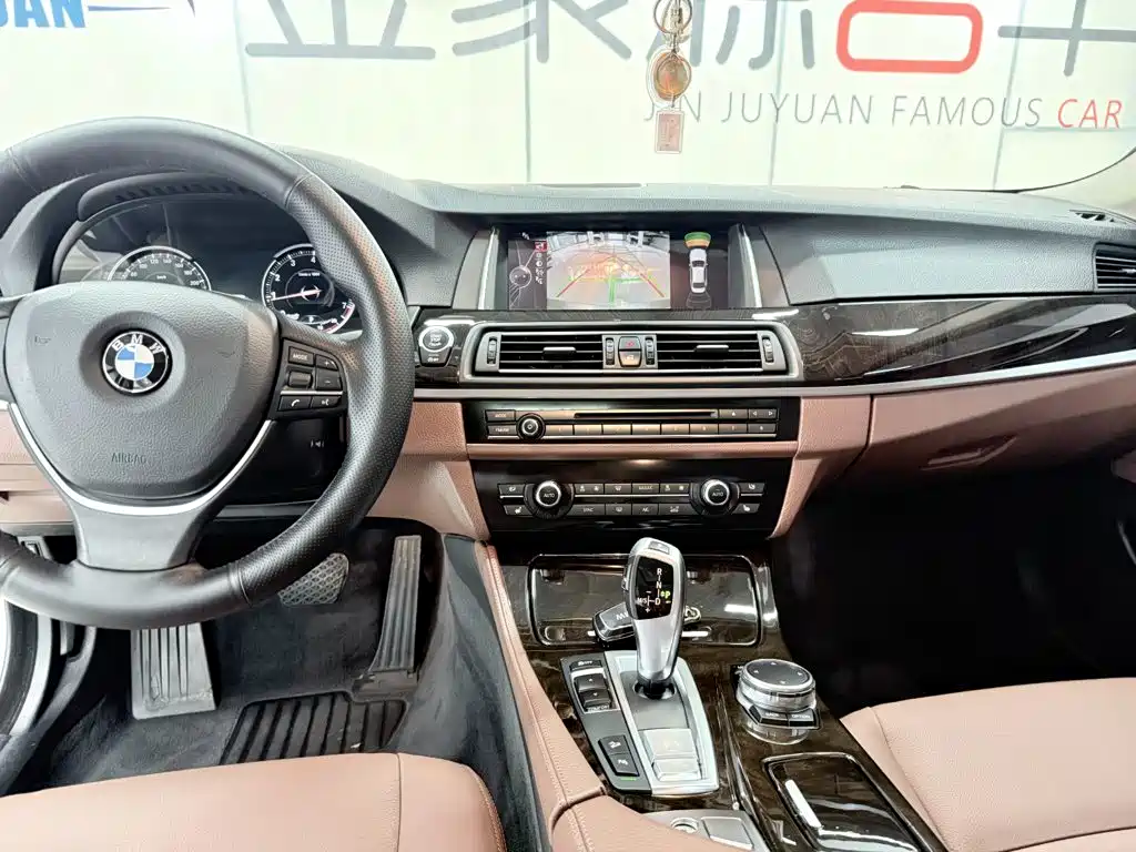 BMW 5 Series — миниатюра 12