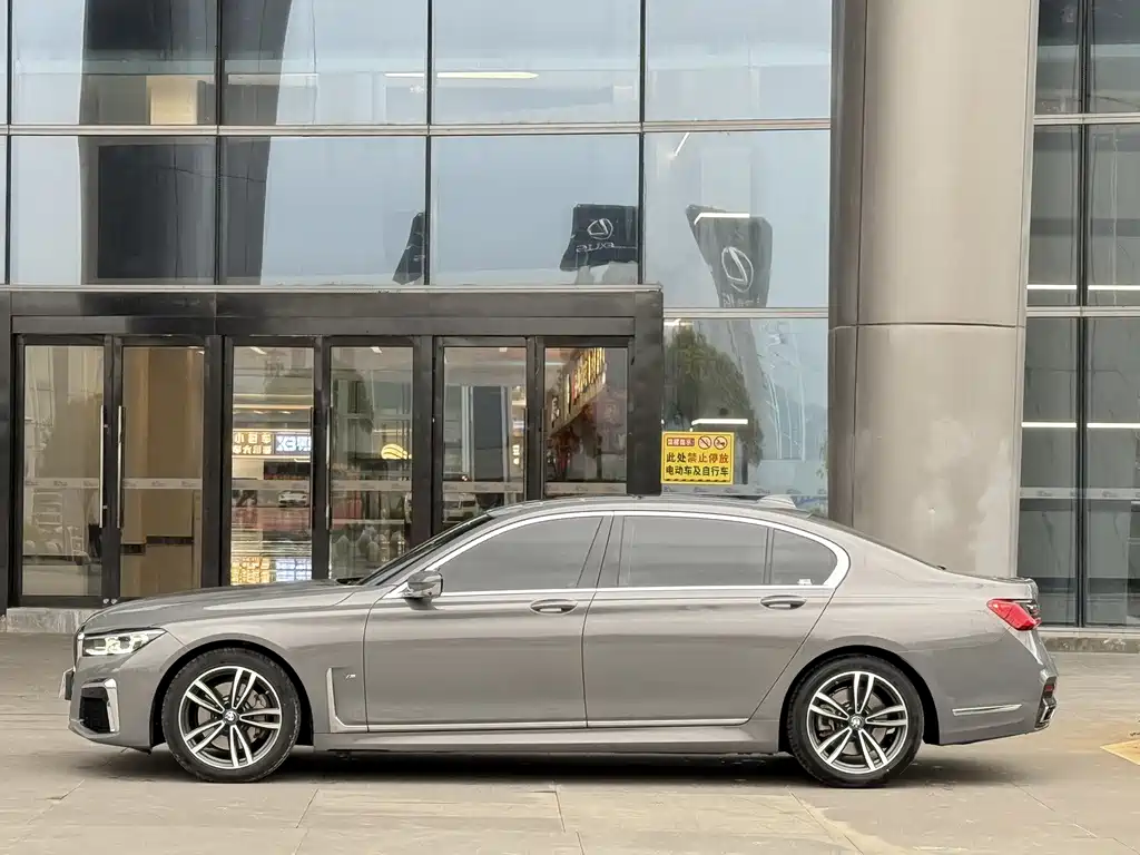 BMW 7 Series 7 2021 730Li M Sport