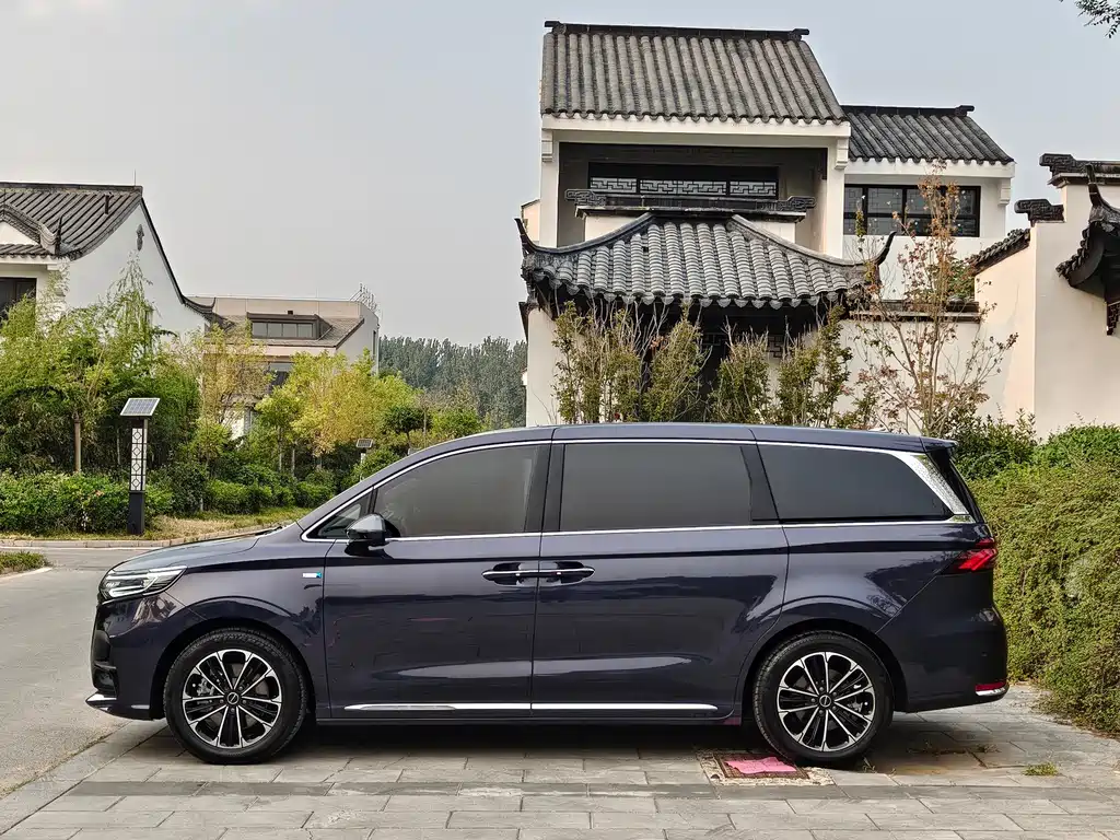 Roewe iMAX8 — миниатюра 4