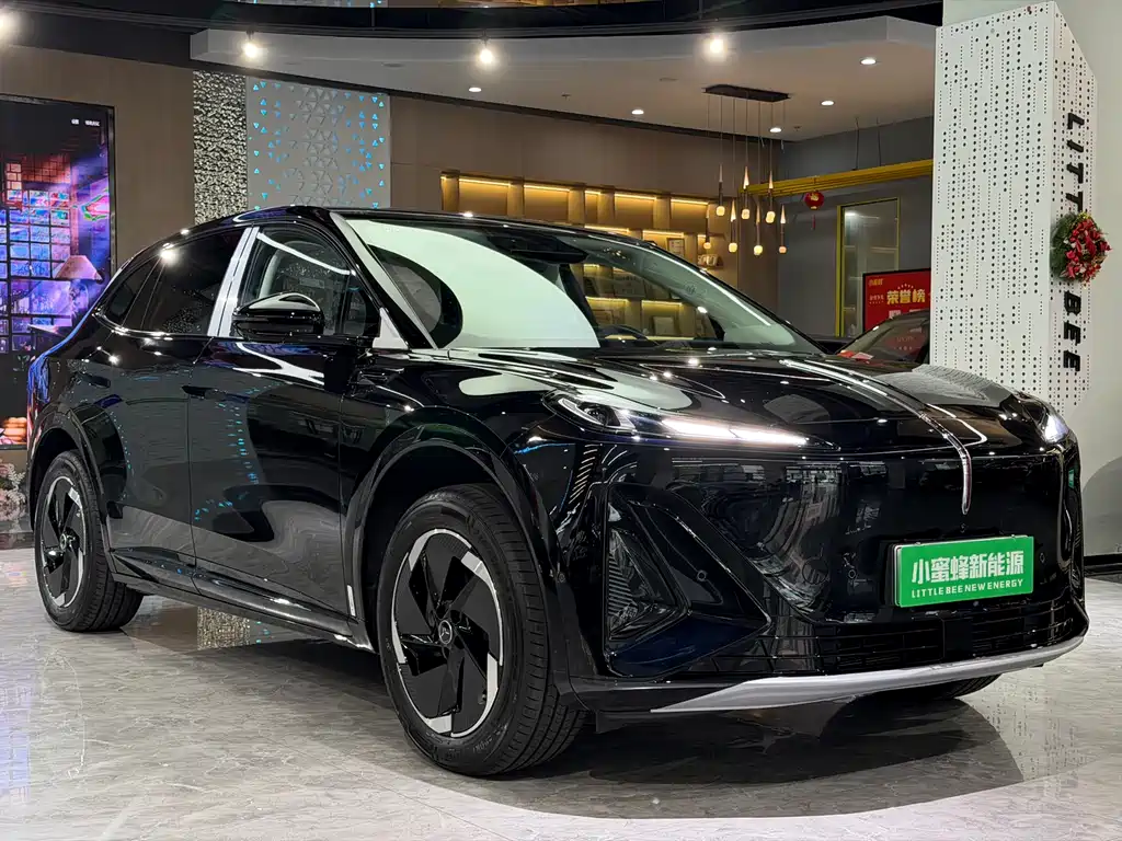 Hongqi 06 2025 700