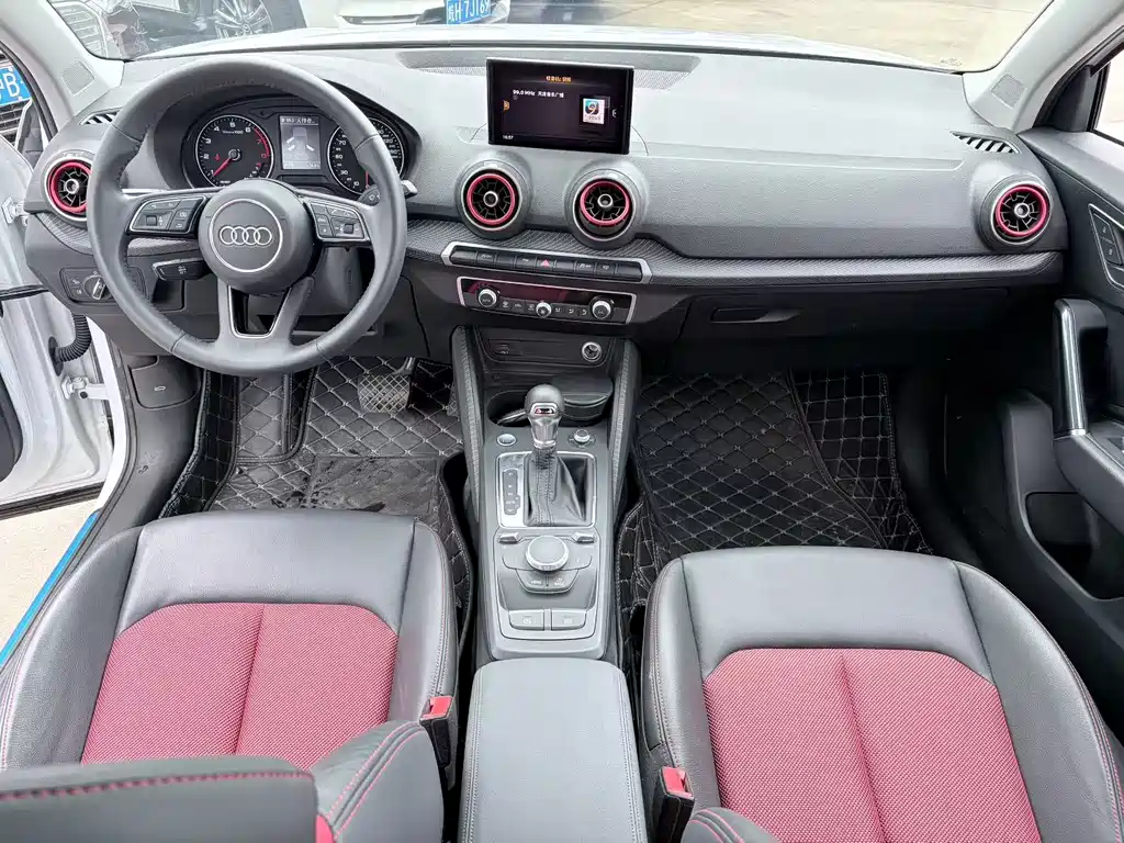Audi Q2L 2021 35 TFSI Fashion