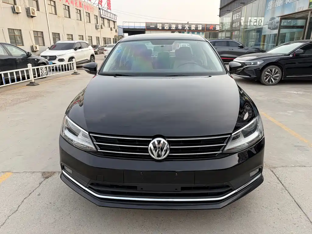 Volkswagen Sagitar 2015