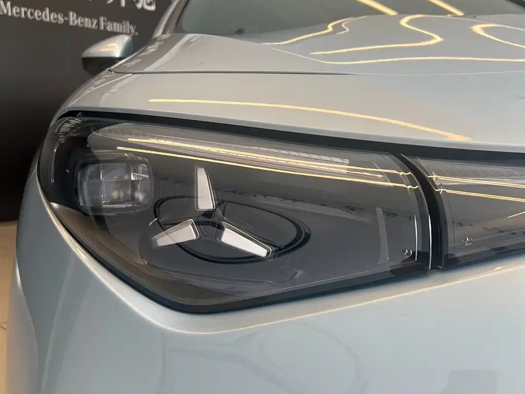 Mercedes-Benz CLA 2025 300L