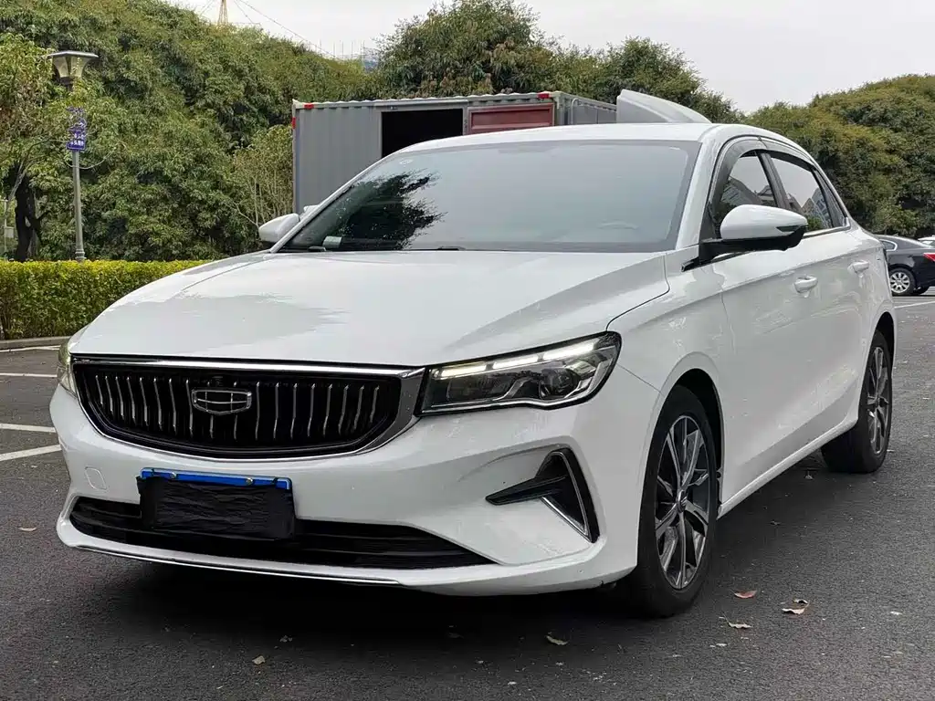 Geely Emgrand 2022
