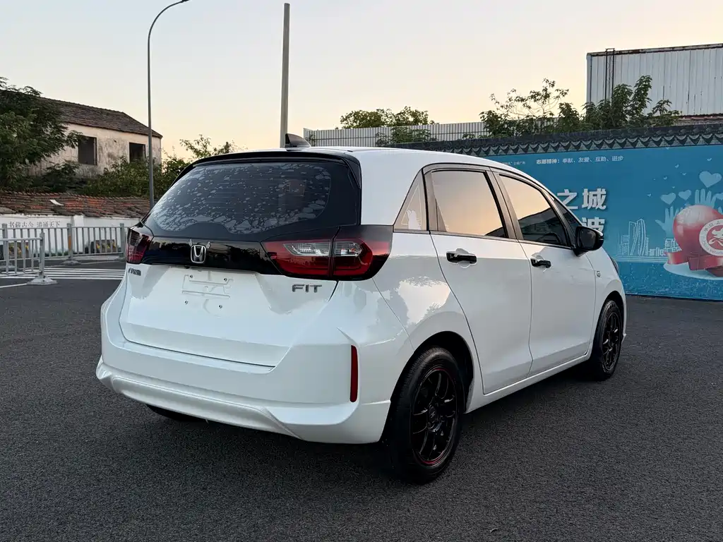 Honda Fit — миниатюра 6