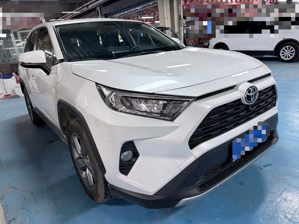 Toyota RAV4 - фото 3