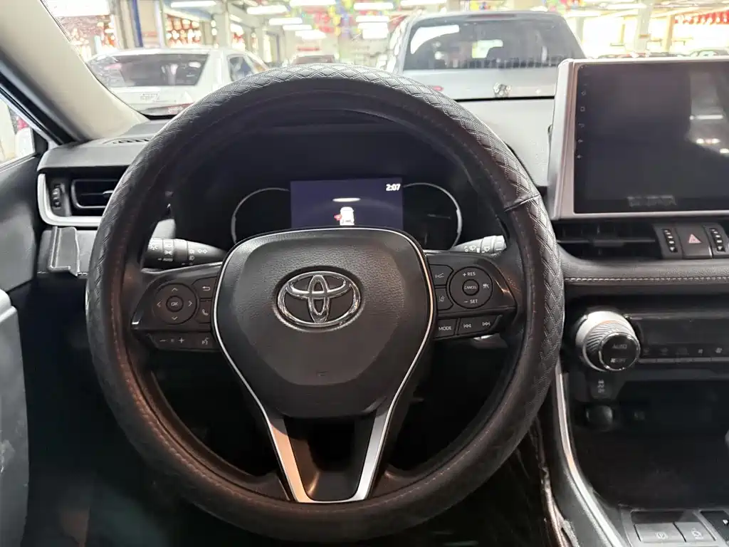 Toyota RAV4 - фото 11